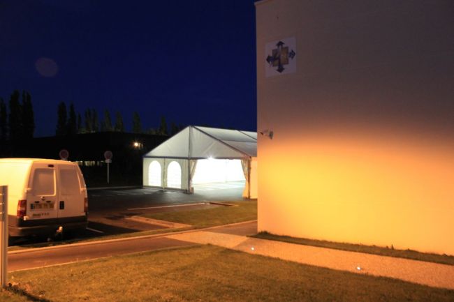 Tente monter devant le batiment de l'ARRED. Seine-Maritime 76